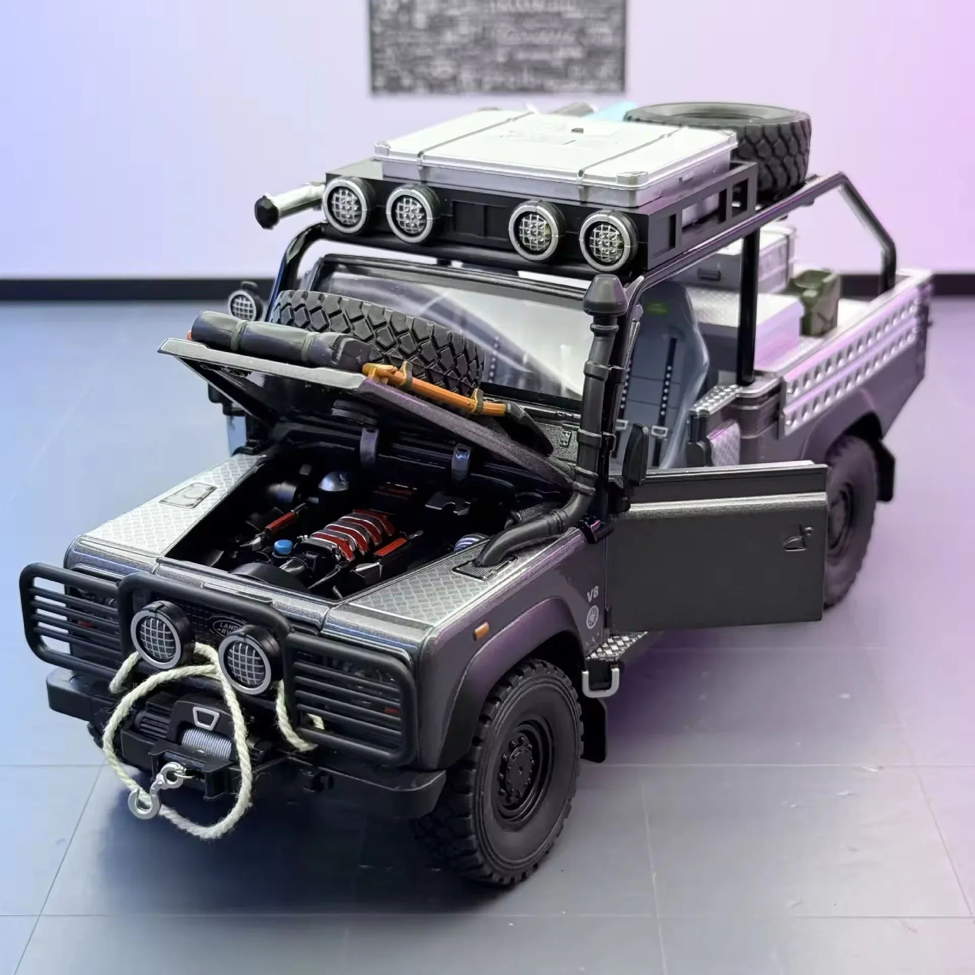 1:24 Diecast Land Rover Defender 110 Off-Road Model
